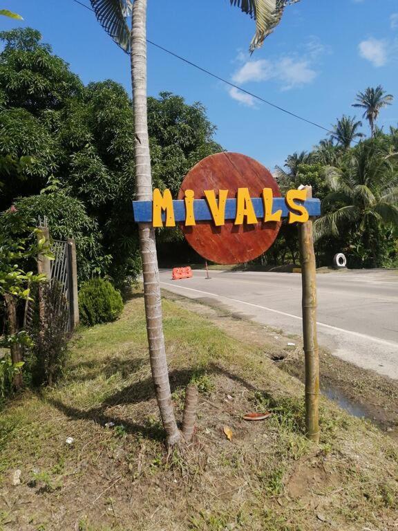 洛斯纳兰霍斯 Mivals酒店 外观 照片